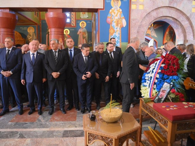 Karan, Minić, Stevandić, Cvijanovićeva i Dodik odali počast generalu Mladiću (FOTO/VIDEO)