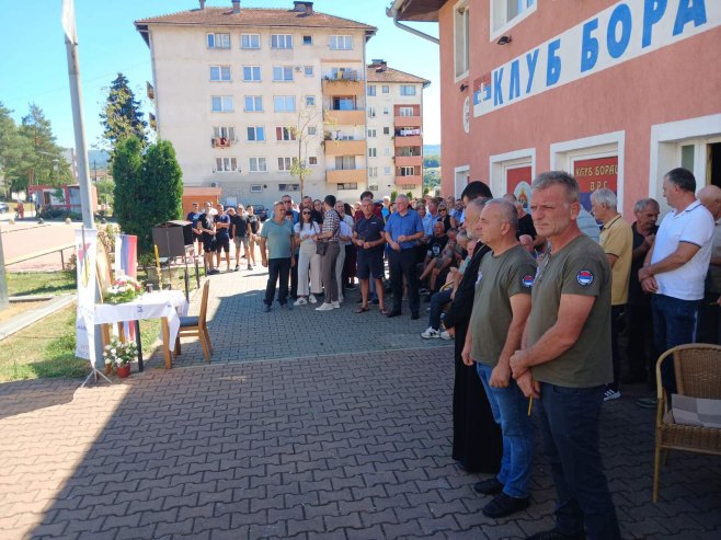 Šipovo-odavanje počasti generalu Mladiću Šipovo-odavanje počasti generalu Mladiću - Foto: SRNA