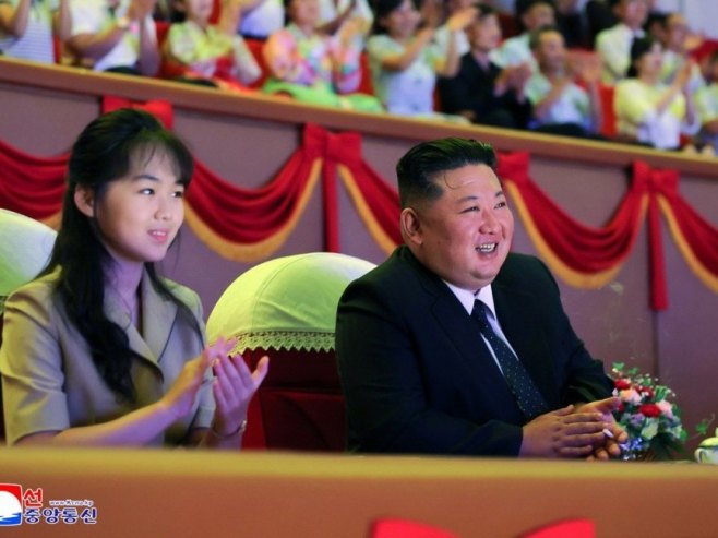 Kim DŽong Un sa kćerkom (Foto: EPA/KCNA) Kim DŽong Un sa kćerkom (Foto: EPA/KCNA) -