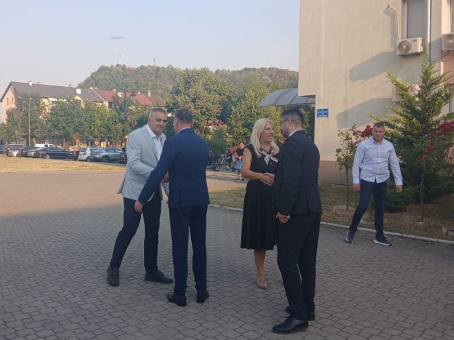 Sastanak Minića, Cvijanovićeve i Gajića uoči polaganja kamena temeljca za novi vrtić