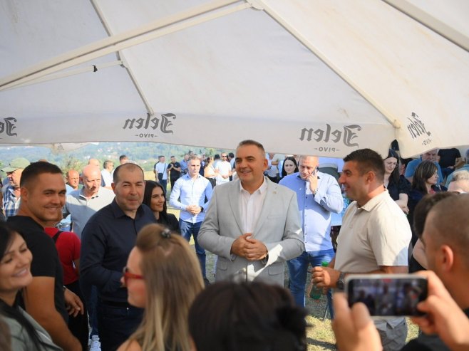 Minić u Puškovcu kod Lopara razgovarao sa mještanima o vodosnabdijevanju