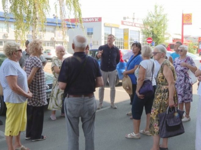 Mirni protest mještana banjalučkog naselja Lazarevo; Putevi katastrofalni, autobuska stajališta dotrajala