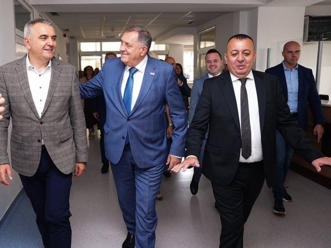 Dodik: Univerzitetska bolnica u Foči zaslužuje da bude klinički centar