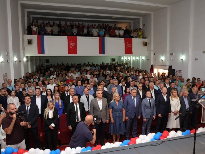 Predizborna tribina u Foči - Foto: Ustupljena fotografija