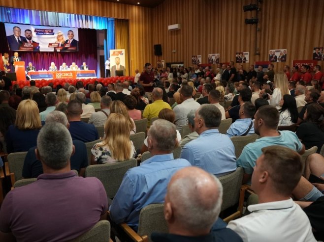 Tribina SNSD u Bileći Tribina SNSD u Bileći - Foto: Ustupljena fotografija