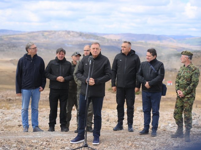 Dodik čestitao vojnicima: Srbija i srpski narod mogu biti zadovoljni - vojni aspekt razvoja na najvišem nivou (VIDEO)
