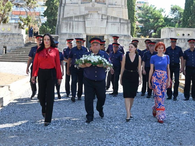 Polaganje vijenaca - Foto: RTRS