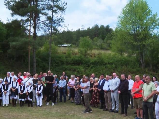 I pored opstrukcija, Srbi iz Gornje Brijesnice kod Lukavca ne odustaju od povratka (VIDEO)
