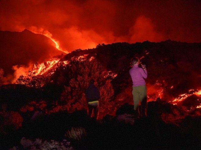 Obustavljeni letovi na aerodromu u Kataniji zbog erupcije vulkana Etna