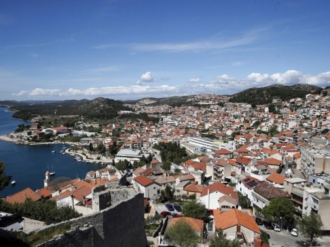 Šibenik: U apartmanu ubijen muškarac, teško povrijeđena žena