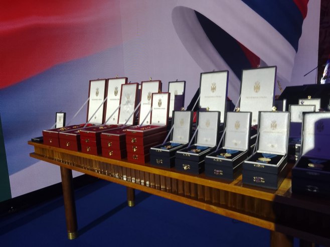 UŽIVO: Beograd - svečana ceremonija uručenja odlikovanja povodom Dana srpskog jedinstva, slobode i nacionalne zastave