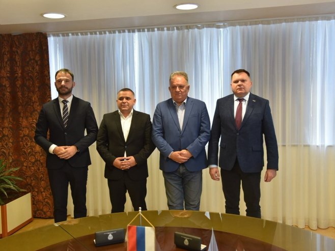 Potpisivanje ugovora Potpisivanje ugovora - Foto: RTRS