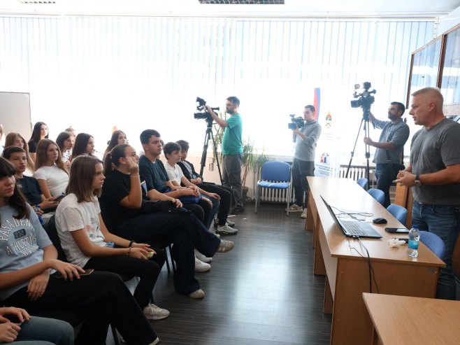 Digitalne zamke - globalna izloženost djece i mladih opasnostima interneta