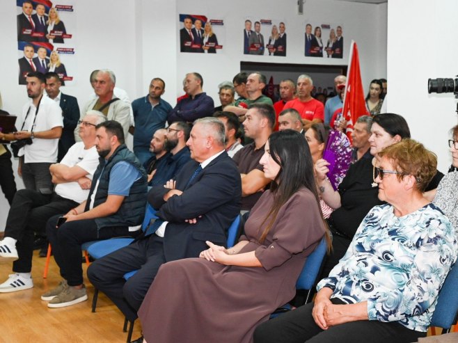 Tribina SNSD-a u Srebrenici (Foto: //x.com/Cvijanovic_Z) Tribina SNSD-a u Srebrenici (Foto: //x.com/Cvijanovic_Z) -
