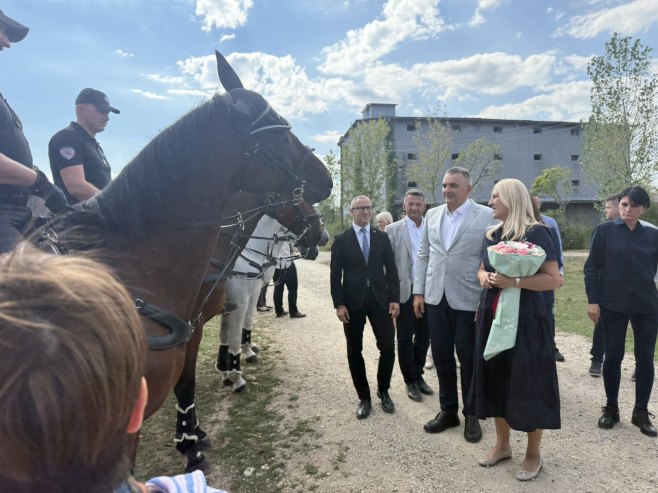 Minić i Cvijanović posjetili Ergelu "Vučijak" u Prnjavoru (FOTO/VIDEO)