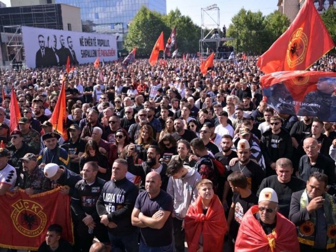 Priština: Novi protest pristalica terorističke OVK zbog presude Tačiju i ostalima