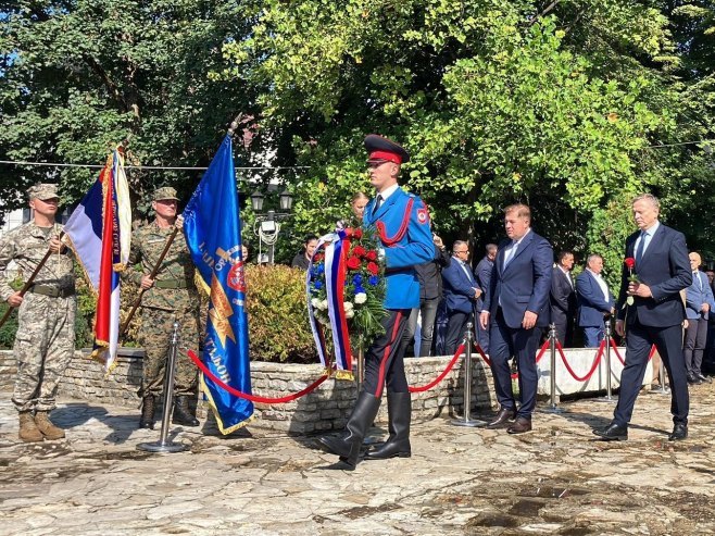 Obilježavanje 31 godine od odbrane sjeverozapadnih granica Srpske; Položeni vijenci (FOTO/VIDEO)