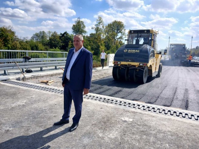 Višković: Položene prve tone asfalta na auto-putu Rača-Bijeljina