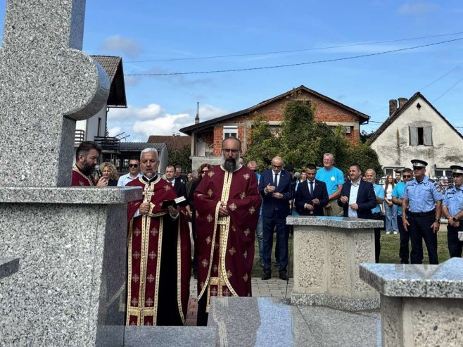 K. Dubica: Liturgija, parastos i svijeće u pomen na stradale branioce grada