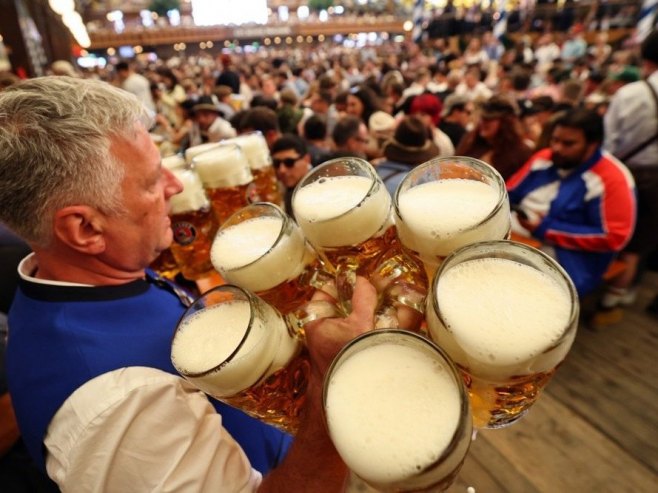 Gradonačelnik Minhena otvorio prvo bure piva na "Oktoberfestu"