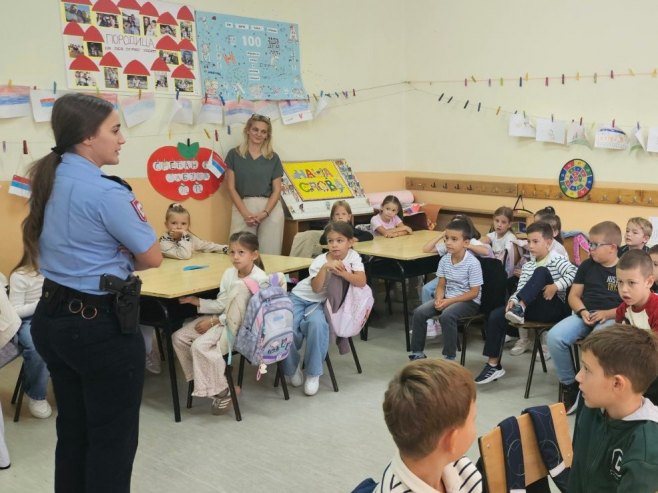Policijska uprava Mrkonjić Grad: Edukativna predavanja o bezbednosti dece u saobraćaju