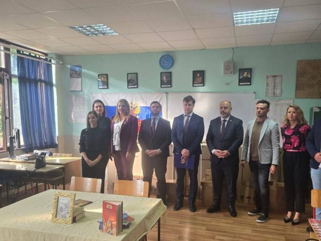 Predstavnici Ambasade Rusije donirali računarsku opremu školama u Sokocu, Čajniču, Višegradu i Palama