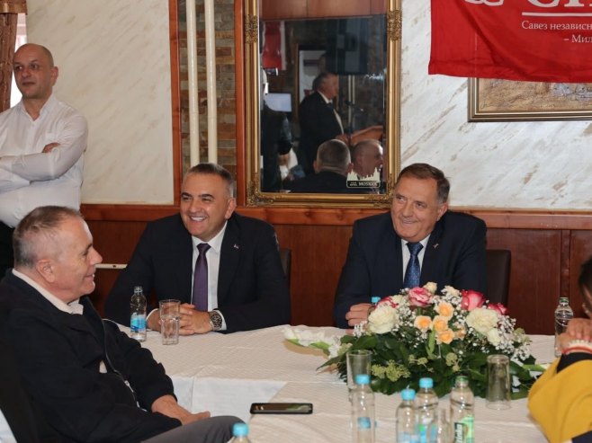 Savo Minić i Milorad Dodik - Foto: Ustupljena fotografija