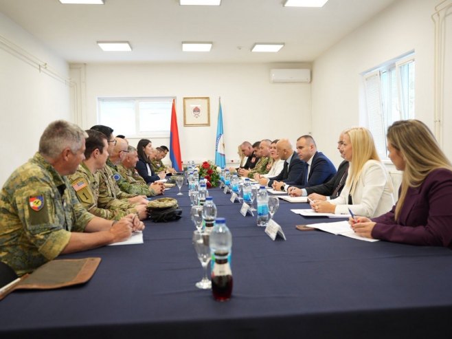 Sastanak direktora policije sa predstavnicima vojnog diplomatskog kora Sastanak direktora policije sa predstavnicima vojnog diplomatskog kora - Foto: Ustupljena fotografija