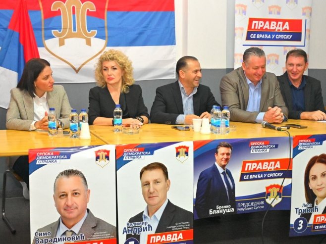 Tribina SDS-a u Šamcu - Foto: Ustupljena fotografija