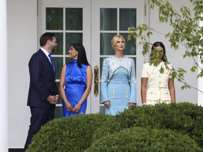Ivanka Tramp u haljini kineske dizajnerke dočekala Si Đinpinga