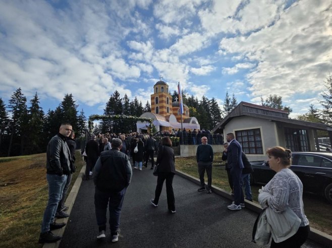 Sveta arhijerejska liturgija na Oblju kod Kalinovika (VIDEO)
