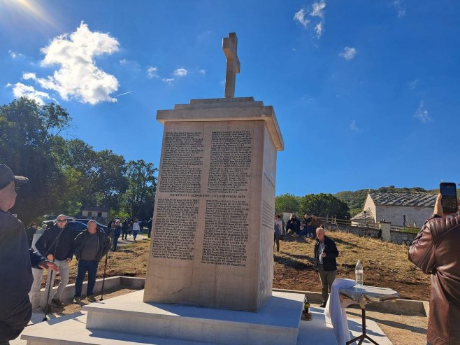 Otkriven i osveštan spomenik poginulim srpskim borcima na Oblju kod Kalinovika