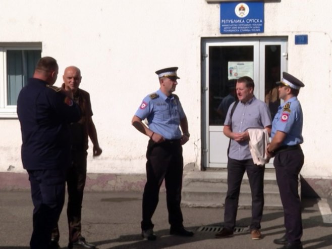 Humanost na djelu: Teslićki i dobojski policajci gasili veliki požar