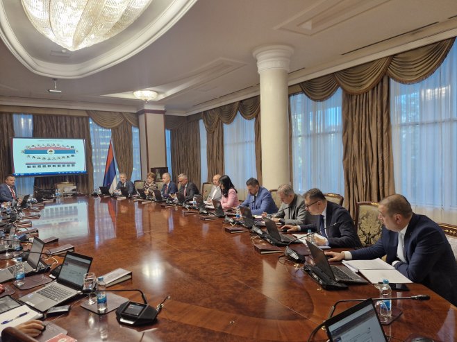 Vlada Srpske donijela Odluku o obezbjeđivanju mjesečnog primanja roditeljima dvanaest beba