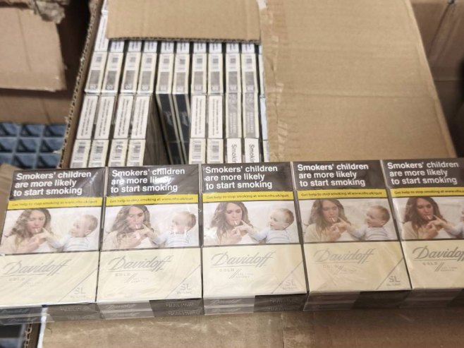 Na graničnom prelazu Preševo pronađeno 202.500 paklica cigareta, uhapšen muškarac