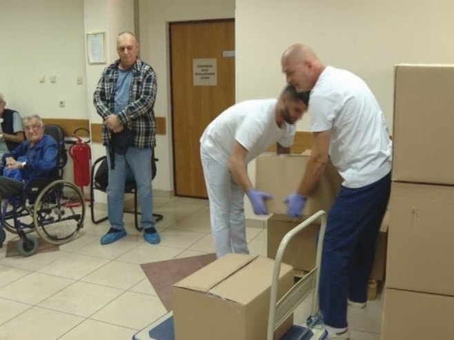 UKC Srpske: U zavodu za dijalizu i transplataciju podjela paketa osnovnih potrepština