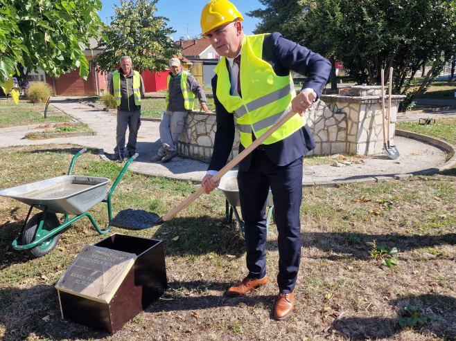U Brčkom položen kamen-temeljac za izgradnju onkološke bolnice U Brčkom položen kamen-temeljac za izgradnju onkološke bolnice - Foto: SRNA
