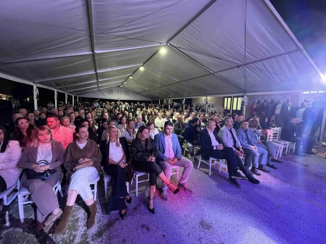 DNS-NPS - tribina u Prijedoru DNS-NPS - tribina u Prijedoru - Foto: RTRS