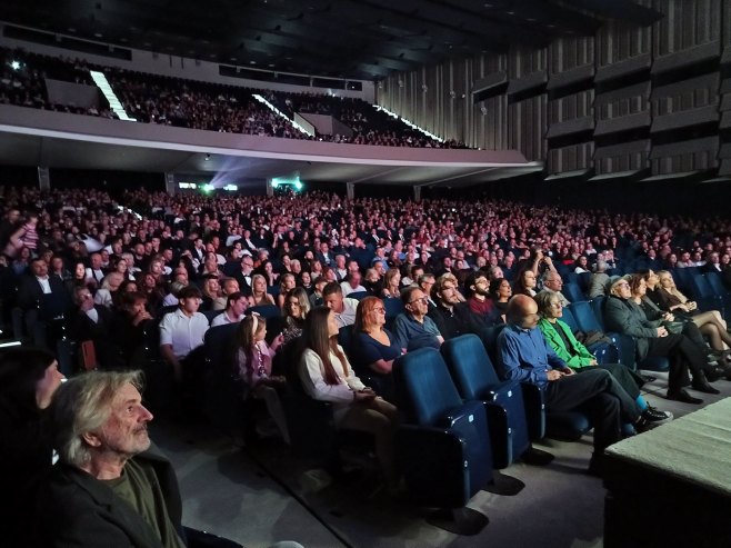FEST otvoren premijerom fima "Zlatni rez-Djeca Kozare"