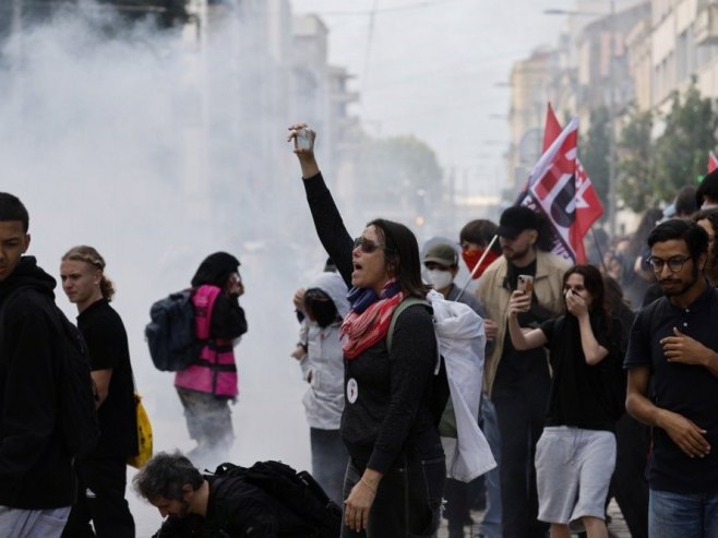 Protesti u Francuskoj se proširili na više od 730 škola