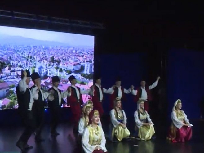 U Novom Gradu koncert ansambla narodnih igara i pjesama s KiM "Venac" - jačanje prijateljskih veza srpskog naroda (VIDEO)
