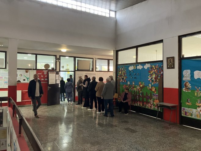 MUP: Proces glasanja se odvija mirno u Republici Srpskoj, kašnjenja prilikom otvaranja
