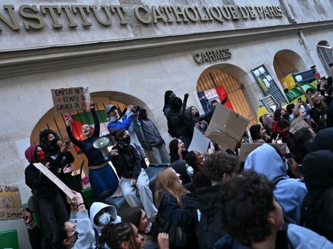 Studentski protesti (foto: EPA/FIRAS ALTOUKHI) - 