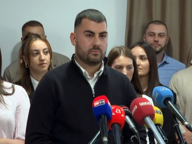 Lapčević najavio zbor studenata: Kolege iz Srbije da se jasno odrede o spornim porukama (FOTO/VIDEO)