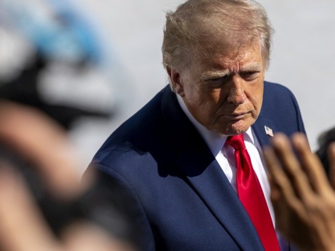 Donald Tramp (foto: EPA/SHAWN THEW) - 