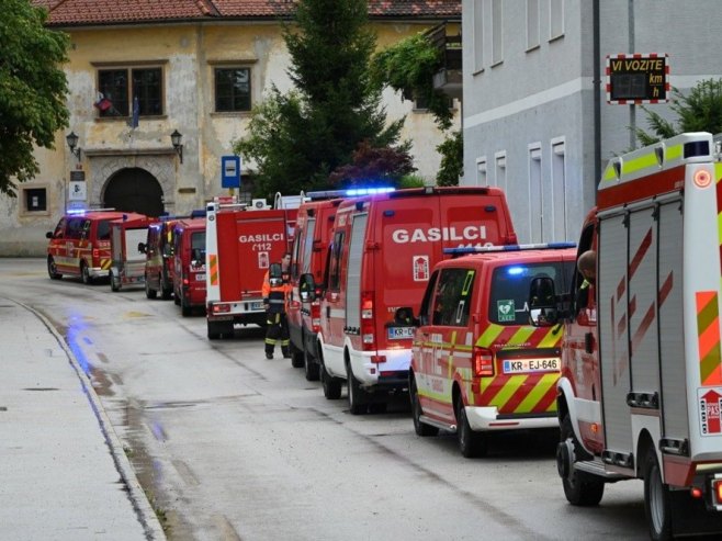 Јugozapad Slovenije zahvatile jake padavine, poplavljeni objekti i putevi (FOTO)
