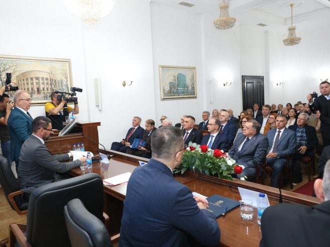 Manifestacija "Od znanja ćuprija" - prisustvuju Minić, Macut i Dodik (FOTO)