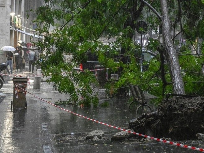 Nevrijeme i poplave na jugu Italije, škole zatvorene u 46 opština (FOTO/VIDEO)