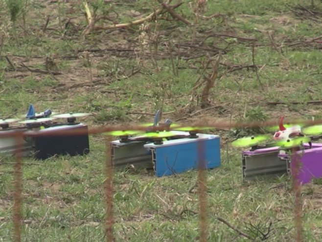 Adrenalin i visoka tehnologija u Podrinju: Održana prva trka dronova u Polomu (VIDEO)