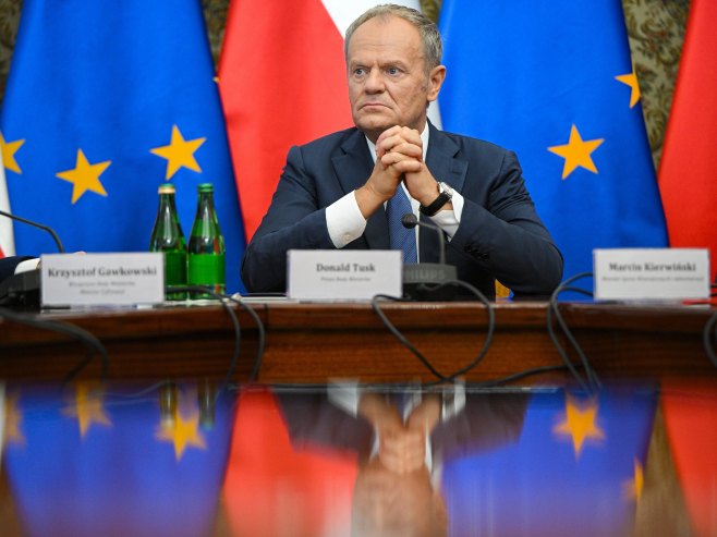 Tusk: Masovno prisustvo policije u školama smirilo tenzije